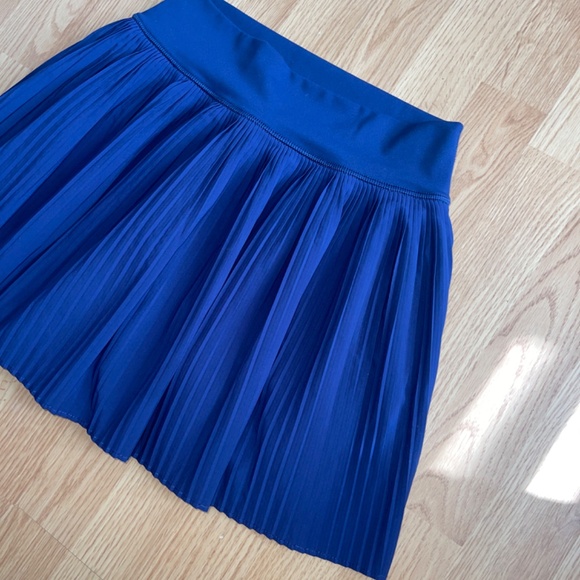 Yogalicious Navy Blue Lightstreme Hybrid Swing Pleated Tennis Skort Size Medium - Picture 2 of 7